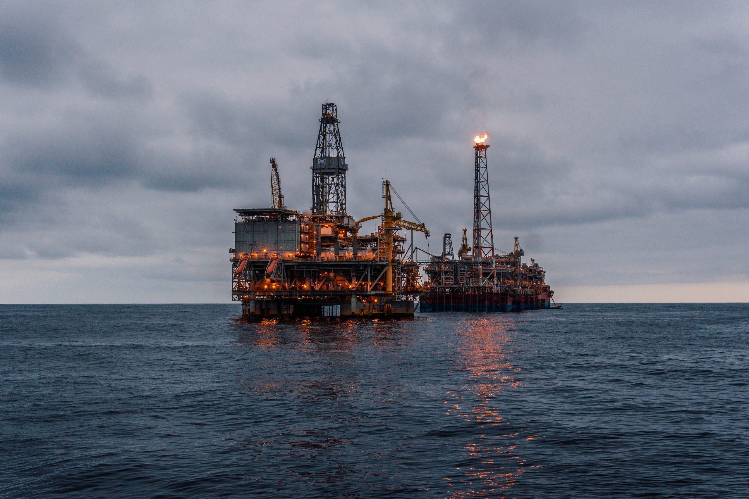 fpso tanker vessel near oil rig platform