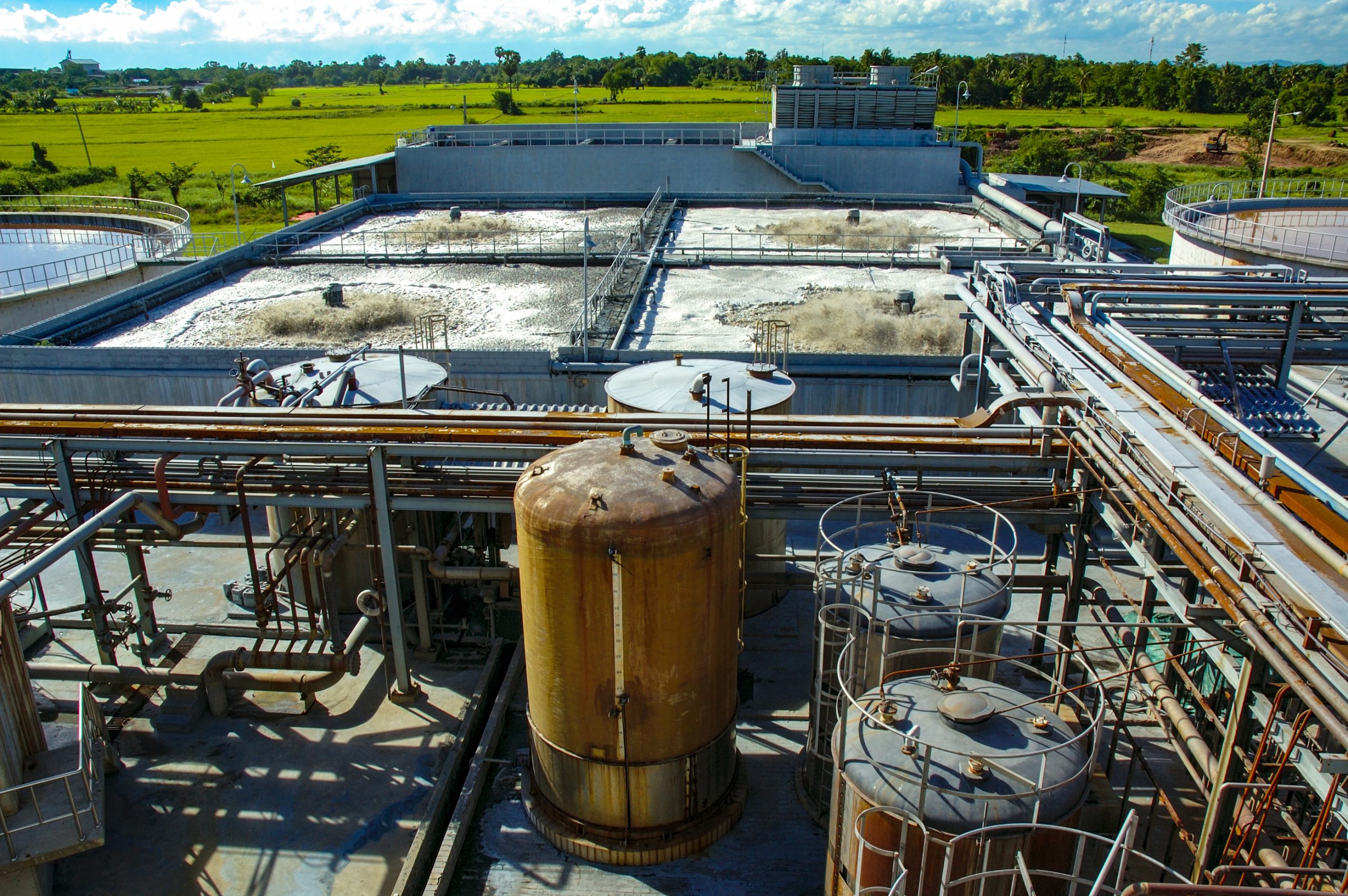 Завод очистки воды. Wastewater treatment Plant. Очистные сооружения Шымкент. БМЗ очистные сооружения. Очистительная станция.